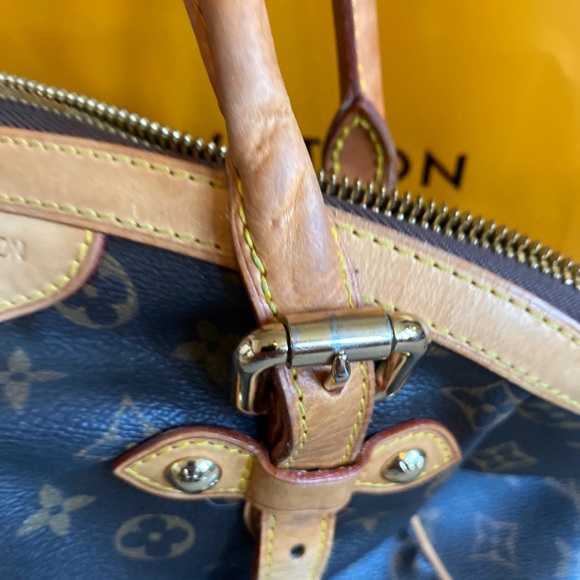 Louis Vuitton Tivoli - Picture 10 of 11